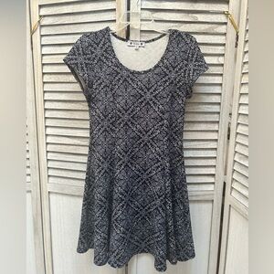 WILDE Navy Blue & White Boho Floral Design Flare Dress Woman’s Medium